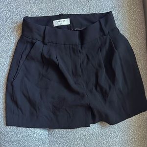 Aritzia babaton black shorts, size 00